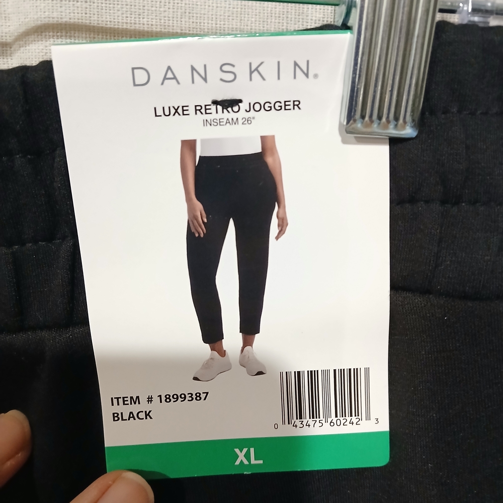 Danskin Luxe Retro Jogger - Classic Black